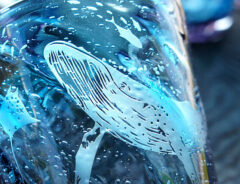 この美しさはヤバい！『青い琉球グラス』が、まるで海の中を覗いているみたい…