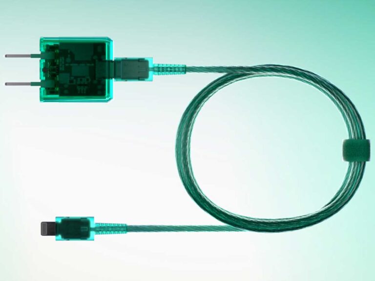 落合宏理がデザインした ファミリーマートのスケルトン充電器