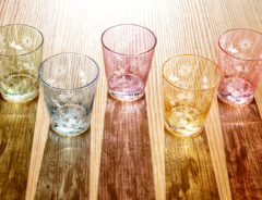 「飾りたいほど素敵」夏にこそ使いたい『サンドブラストグラス』が圧倒的な美しさ！