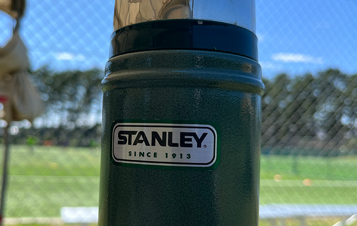 スタンレーの水筒　旧ロゴアップ