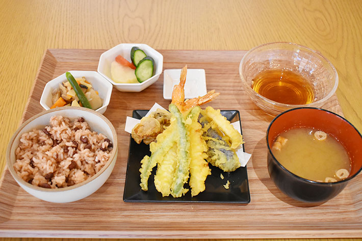 日本大使館定食の写真