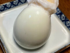 『失敗したゆで卵』の芸術点が高すぎる　形に「何かを訴えてきている気がする」