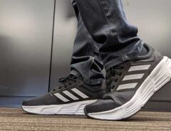 通勤も休日もコレさえあればOK!軽くて足が疲れないスニーカーが欲しいなら『アディダス』がおすすめ