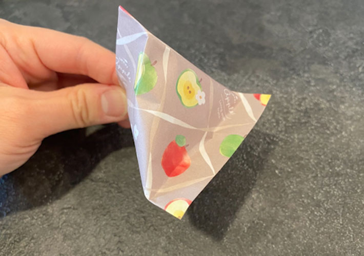 折り紙で作ったお菓子のラッピングの完成の写真