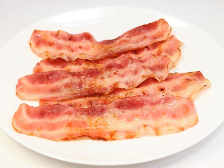 ベーコンをカリカリに焼くには？ 裏技に「今度やる」「それ使うのか