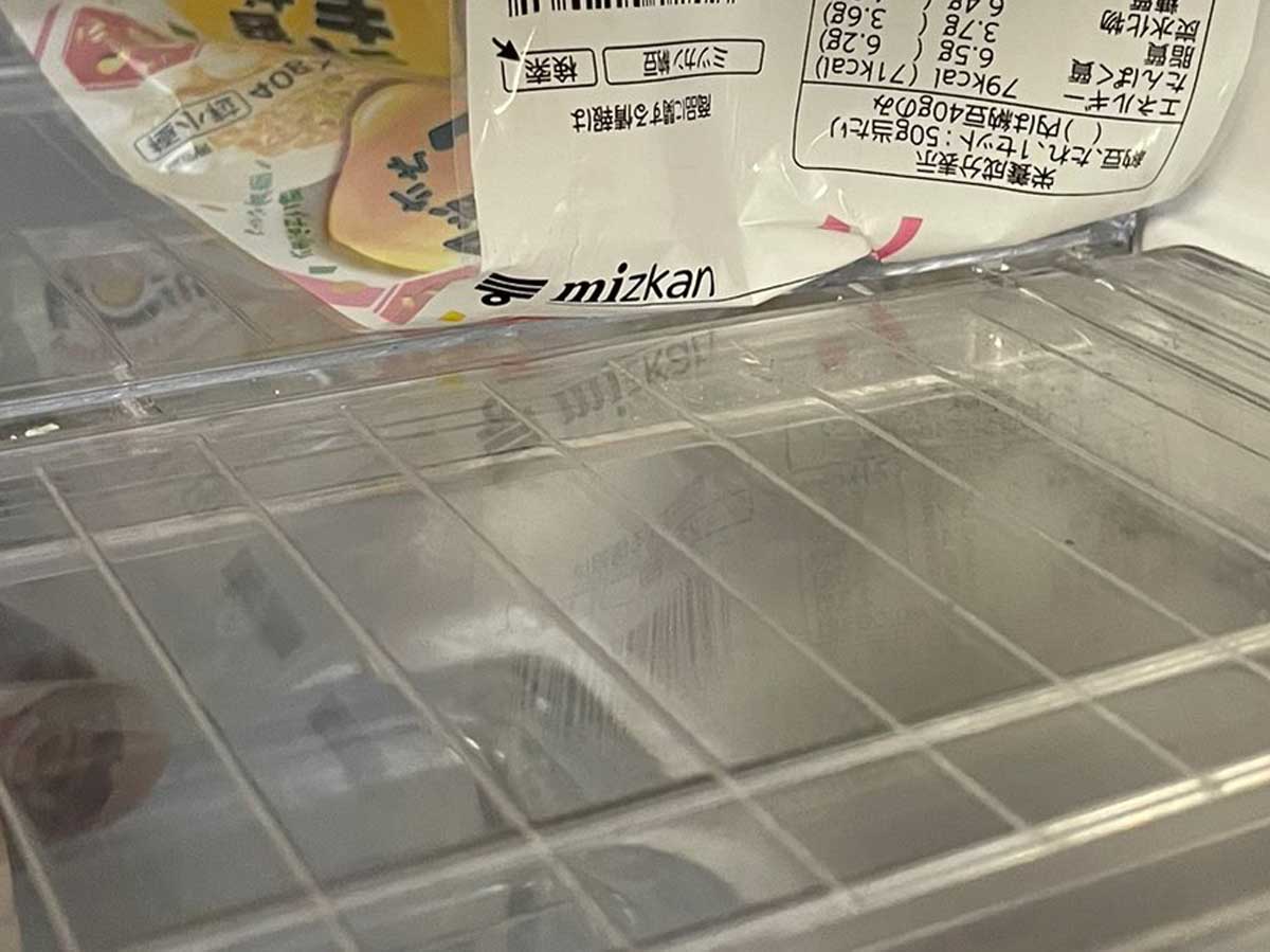 冷蔵庫に残る納豆のパッケージの画像