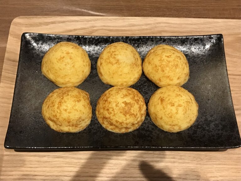 皿に盛られたたこ焼き