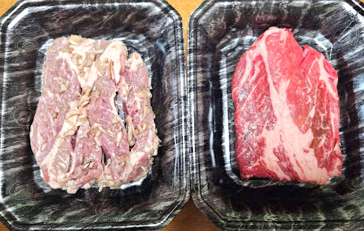 左がマイタケに時間漬けた肉で右が何もしなかった肉の写真