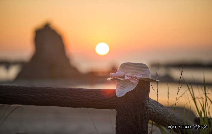 夕日と帽子の写真
