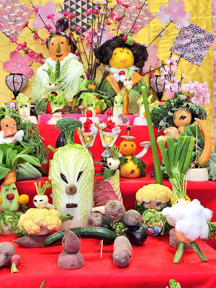 野菜と果物で作られたひな人形