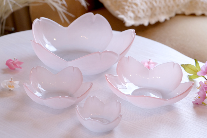 【桜のガラス皿】はなほのか　四点揃いの画像