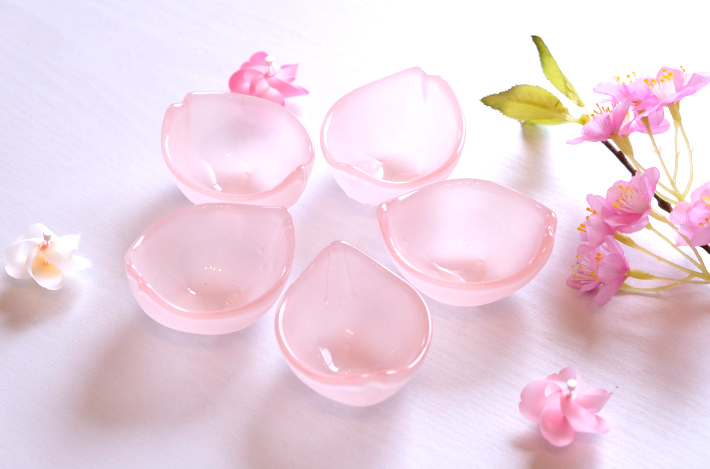 【桜のガラス皿】はなほのか　珍味皿　５客揃えの画像