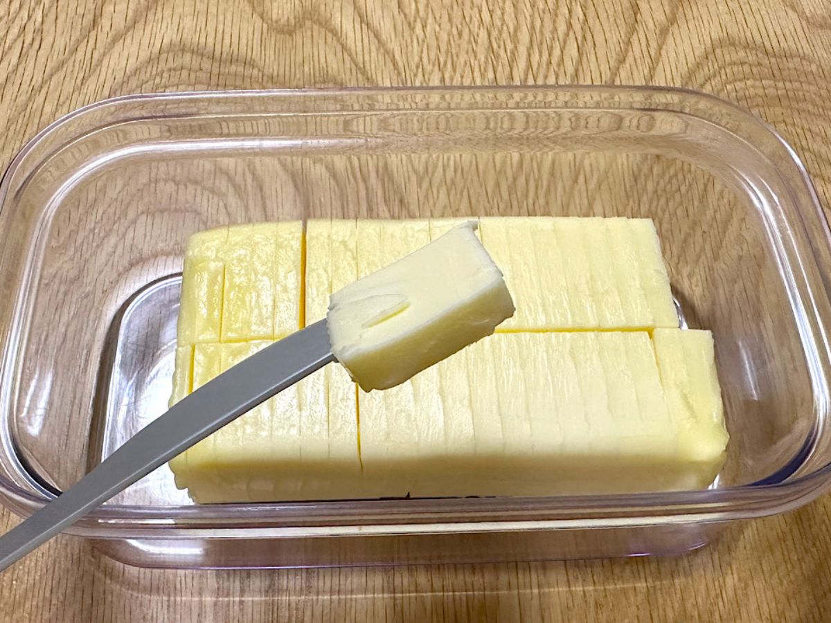 ケースに入っているバター