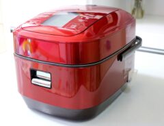 赤い炊飯器