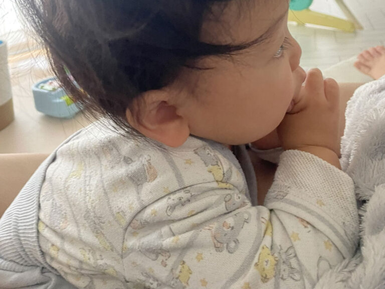 子供の寝ぐせ写真