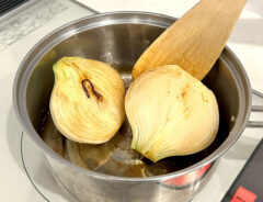新タマネギを鍋に入れるだけ！　簡単すぎて何度も作りたくなるレシピが？