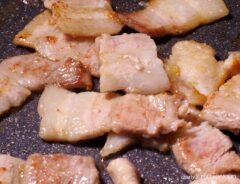 豚バラ肉を調理
