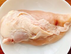 ミツカンが教える『鶏むね肉のユッケ風』のレシピに「作ってみたい！」「おつまみに最適」