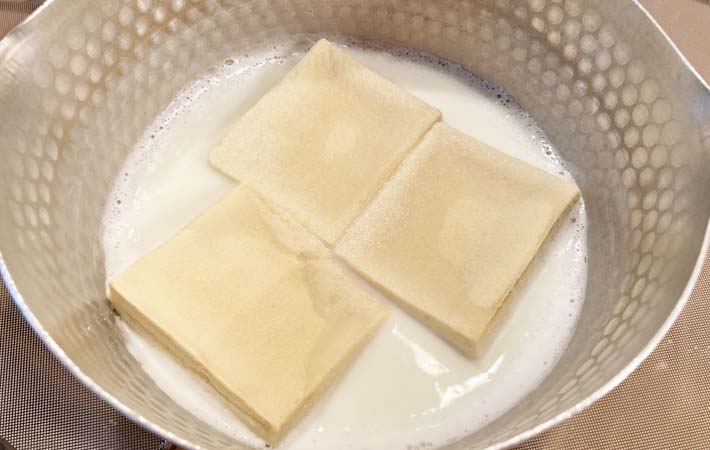 『高野豆腐のスティックドーナツ』を作る写真