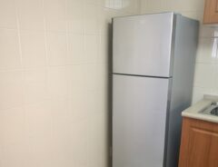 キッチンの一角に設置された冷蔵庫