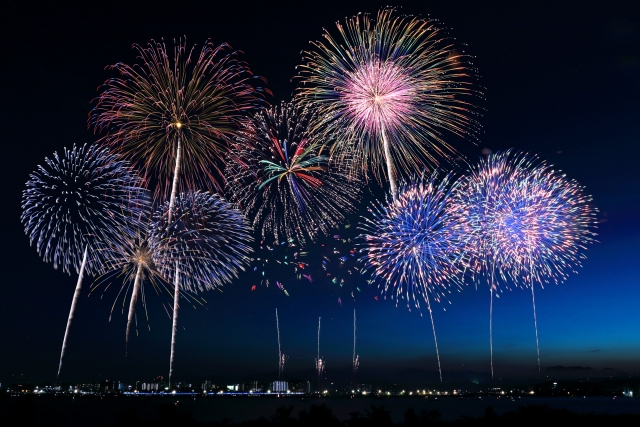 夜空を彩る打ち上げ花火