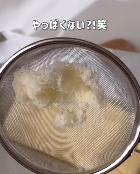 茶漉こしで削り取られたバター