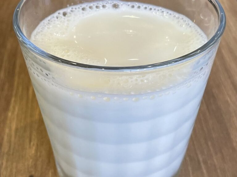 グラスに入った牛乳