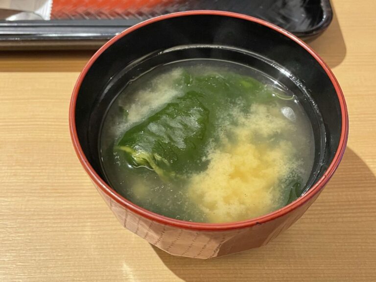 お椀に盛られた味噌汁