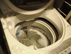 注水中の洗濯機