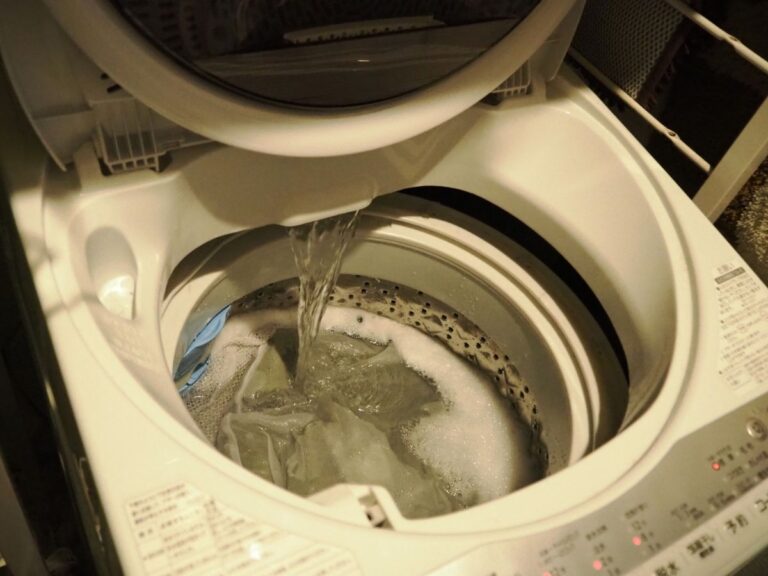 注水中の洗濯機