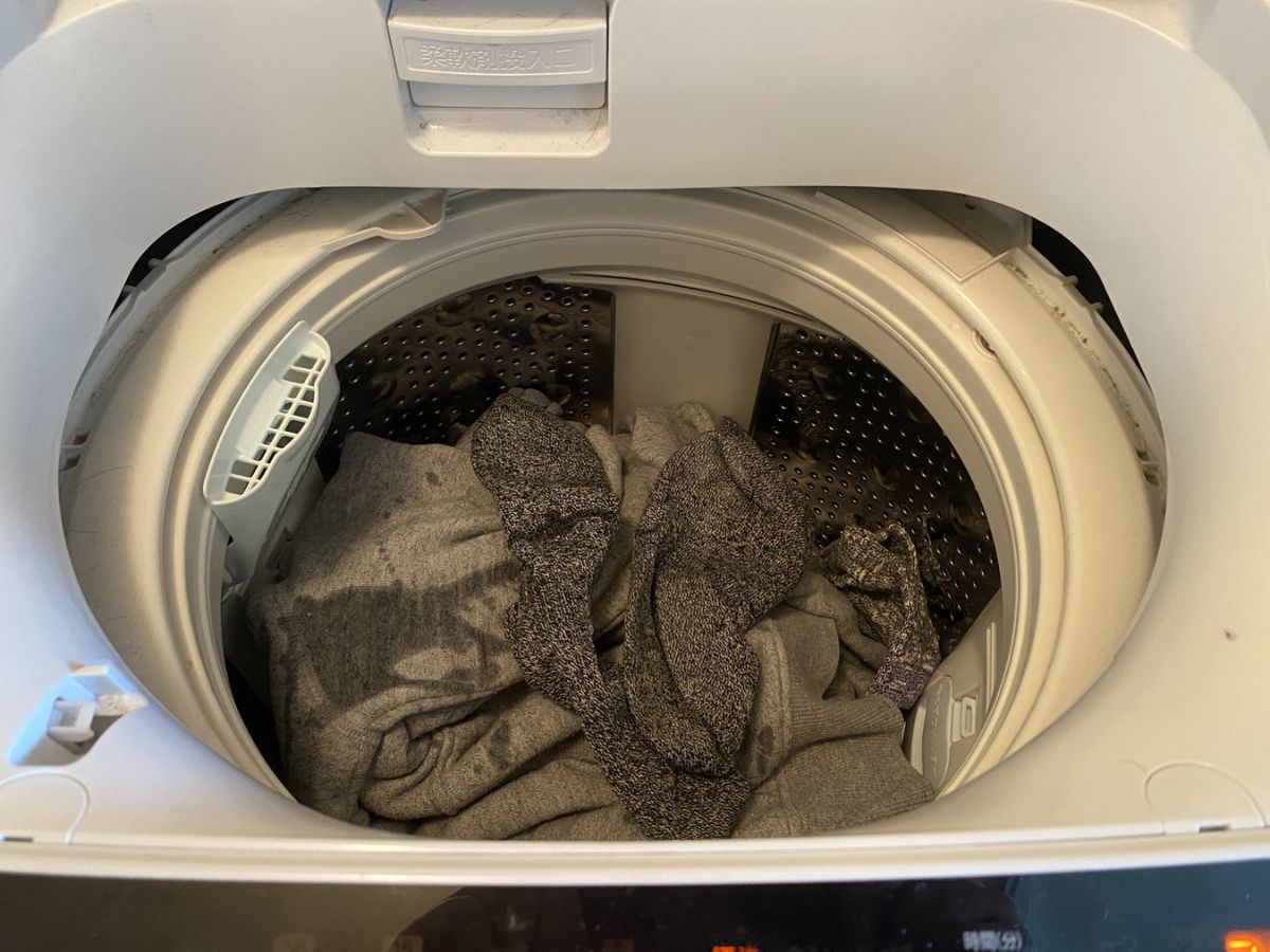 洗濯機の中に入った衣類