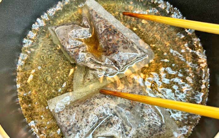 濃縮麦茶氷を作る写真