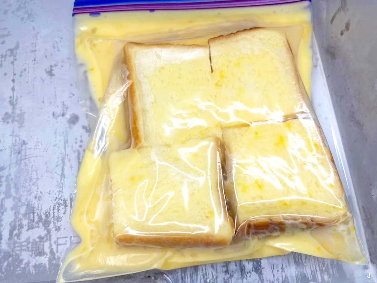 下味冷凍フレンチトーストを作る写真