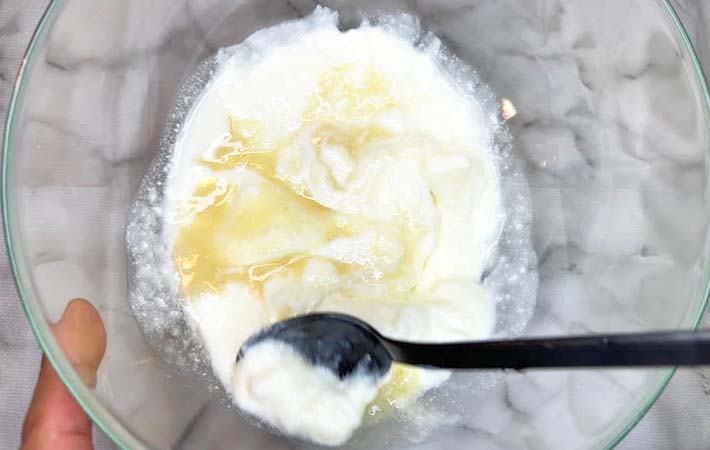 ヨーグルトでクリームチーズを作る写真