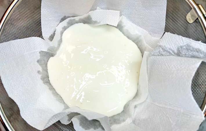 ヨーグルトでクリームチーズを作る写真