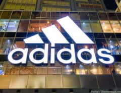 「安いのにおしゃれで使いやすい」「ワンマイルウェアとして大活躍！」　『アディダス』のスニーカーもウェアも「今ならクーポンで半額！？」