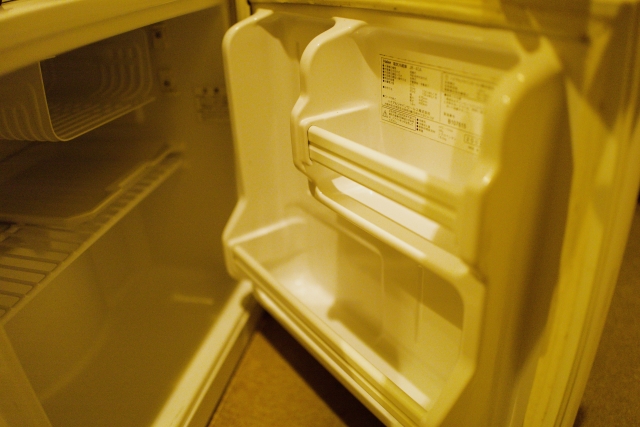 空っぽの冷蔵庫の画像
