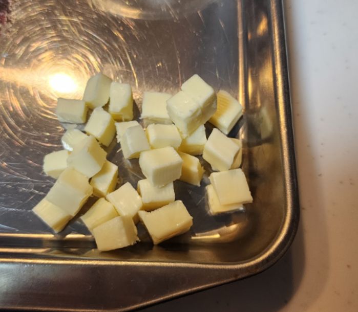 サイコロ状に切られたプロセスチーズ