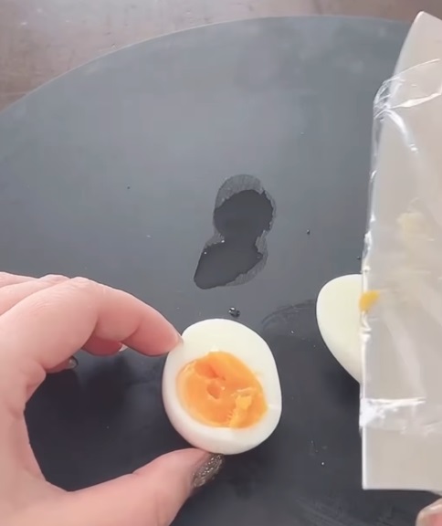きれいに切ったゆで卵