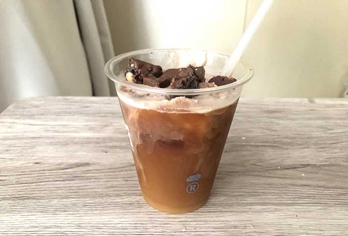 ブラックサンダーとコーヒーとスーパーカップの画像