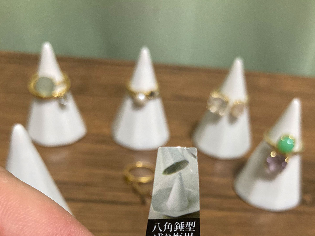 八角錐型の盛り塩固め器の写真