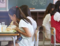 ２児の母「さびしいような…」　学童保育の昼食スタートに賛否の声