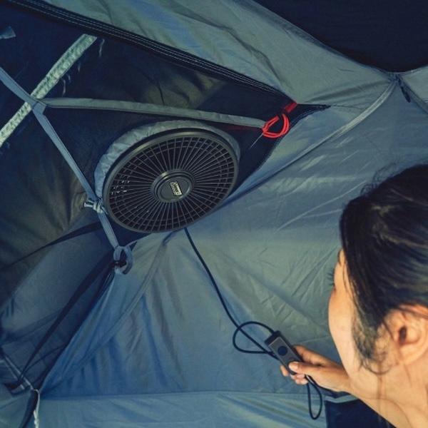 テントに設置した扇風機