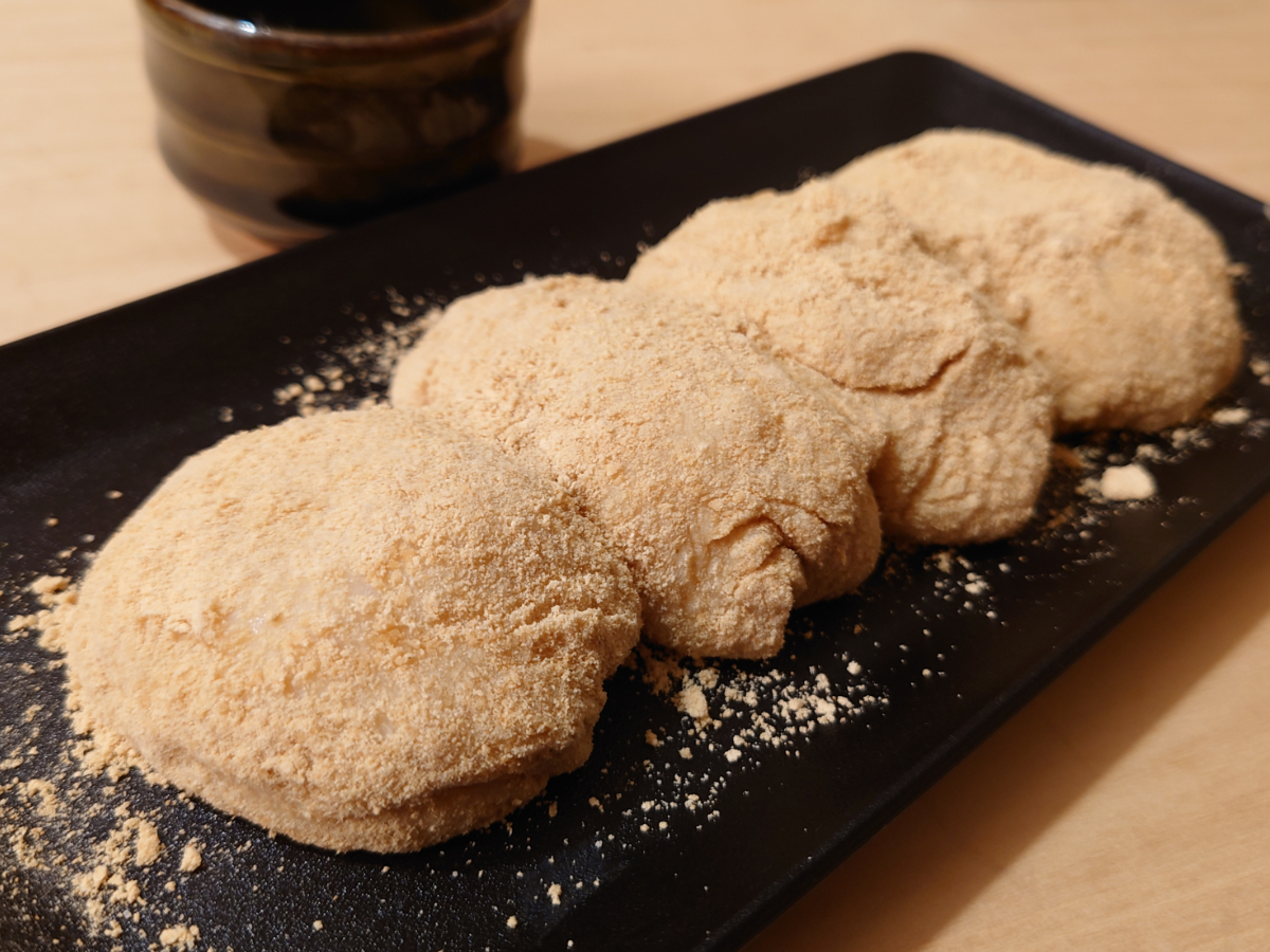 豆腐で作られたわらび餅