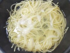 ゆであがったパスタ