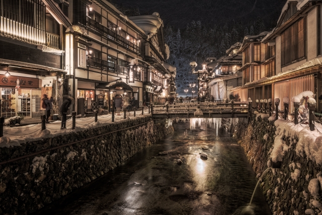 銀山温泉の夜景の画像