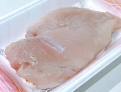 鶏むね肉のパサパサにサヨナラ　しっとり仕上げるレンチン術に「簡単だった」