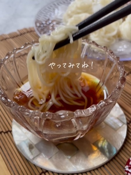 めんつゆにつけたそうめん