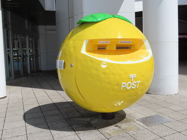 宮崎駅前の日向夏ポスト