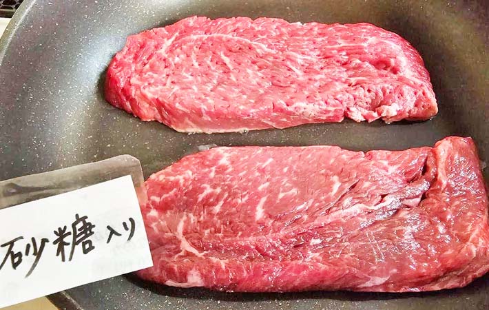 ステーキ用牛肉を砂糖で柔らかくする写真